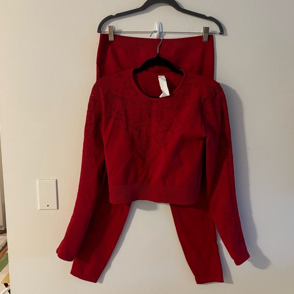 Fabletics Flora Seamless Set in Persimmon Red - Picture 6 of 8